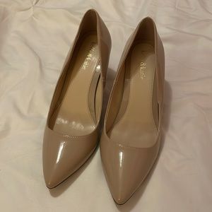 NWOT Kelly & Katie brand women’s size 8.5 nude patent leather pointed toe heels